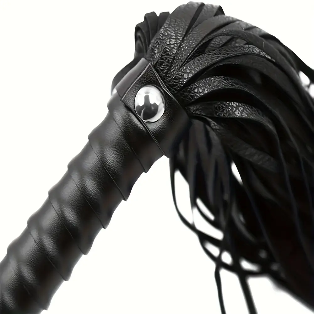 Látigo Flogger de Cuero para BDSM y Juego Sensorial | Juguete de Azotes Manual (41.5 cm)'s photo #4